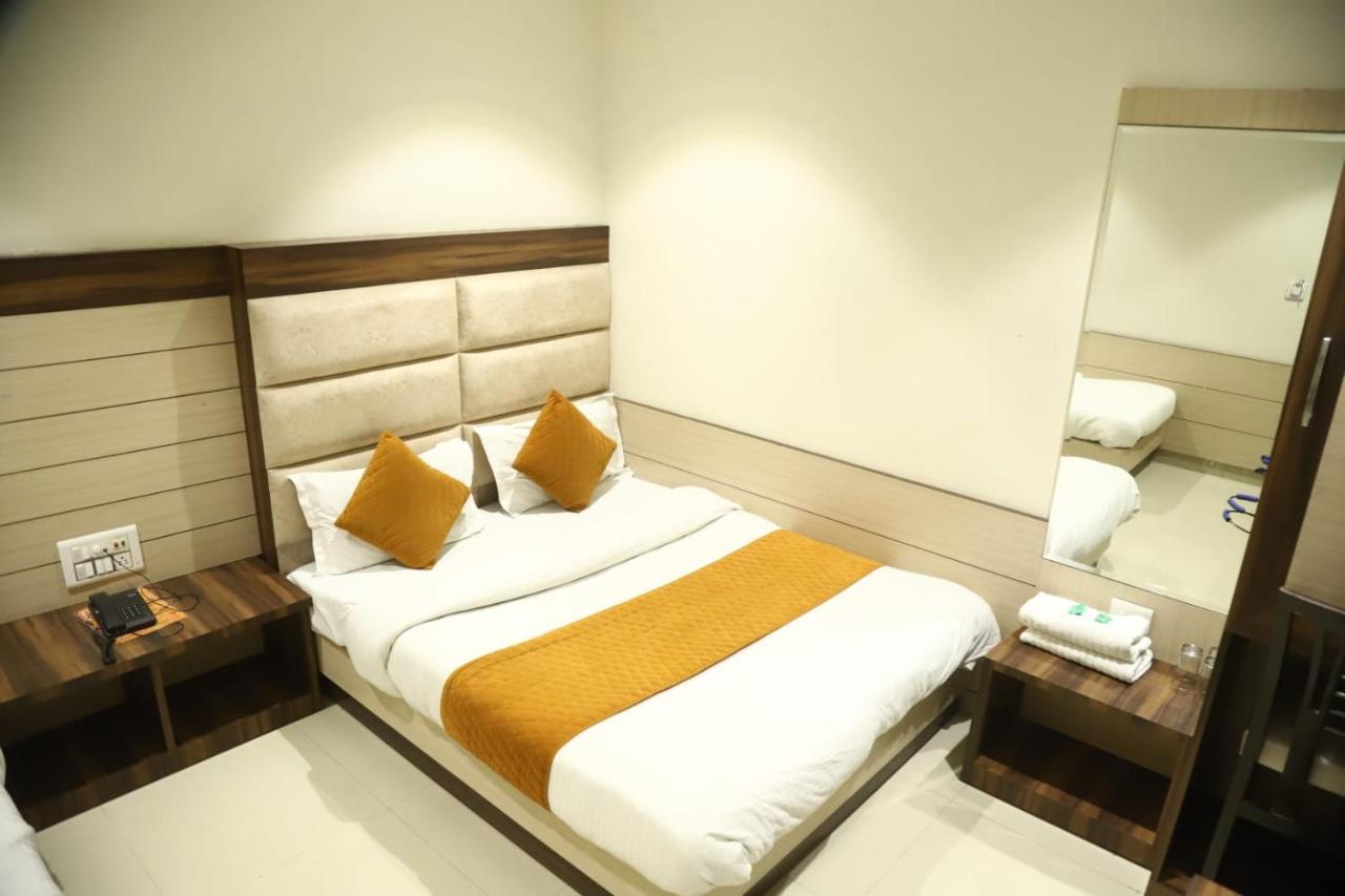 Hotel Malhotra Inn 50 Meter From Golden Temple Amritsar Zewnętrze zdjęcie