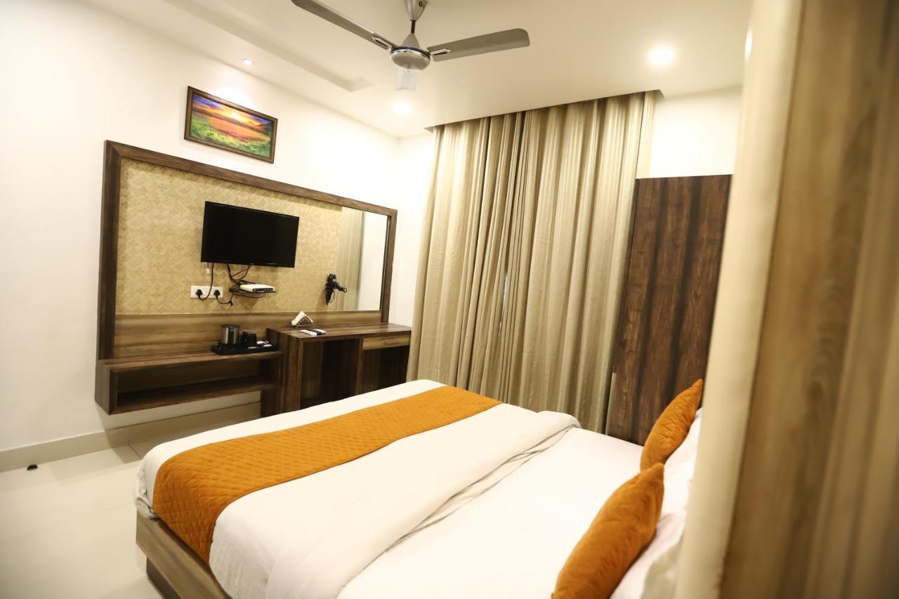 Hotel Malhotra Inn 50 Meter From Golden Temple Amritsar Zewnętrze zdjęcie