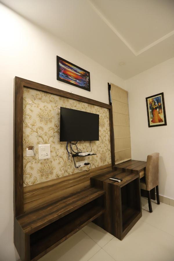 Hotel Malhotra Inn 50 Meter From Golden Temple Amritsar Zewnętrze zdjęcie